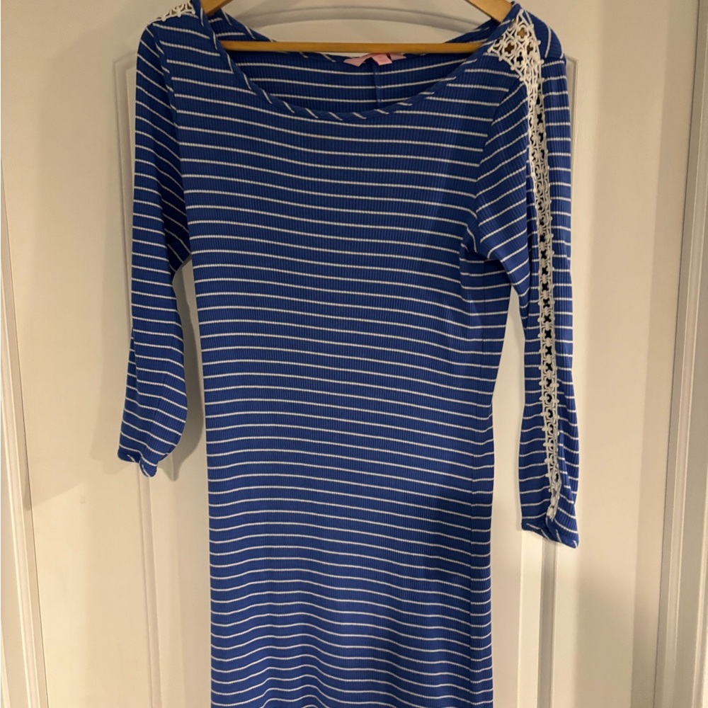 Lilly Pulitzer Blue and White Sheath Dress with Raglan Sleeves